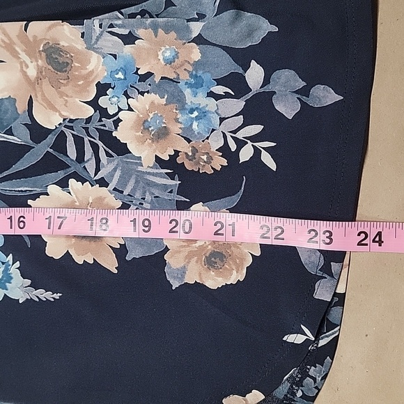 Beacon (Stitchfix) Alicia V Neck Pleat Front Sleeveless Blouse, Exc. Used Cond. - Picture 9 of 11